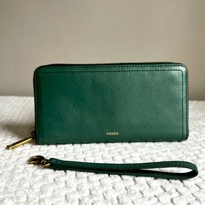 Fossil - Logan Zip Around Clutch - Green